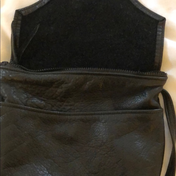 Soft leather black crossbody bag with pockets - Picture 4 of 5